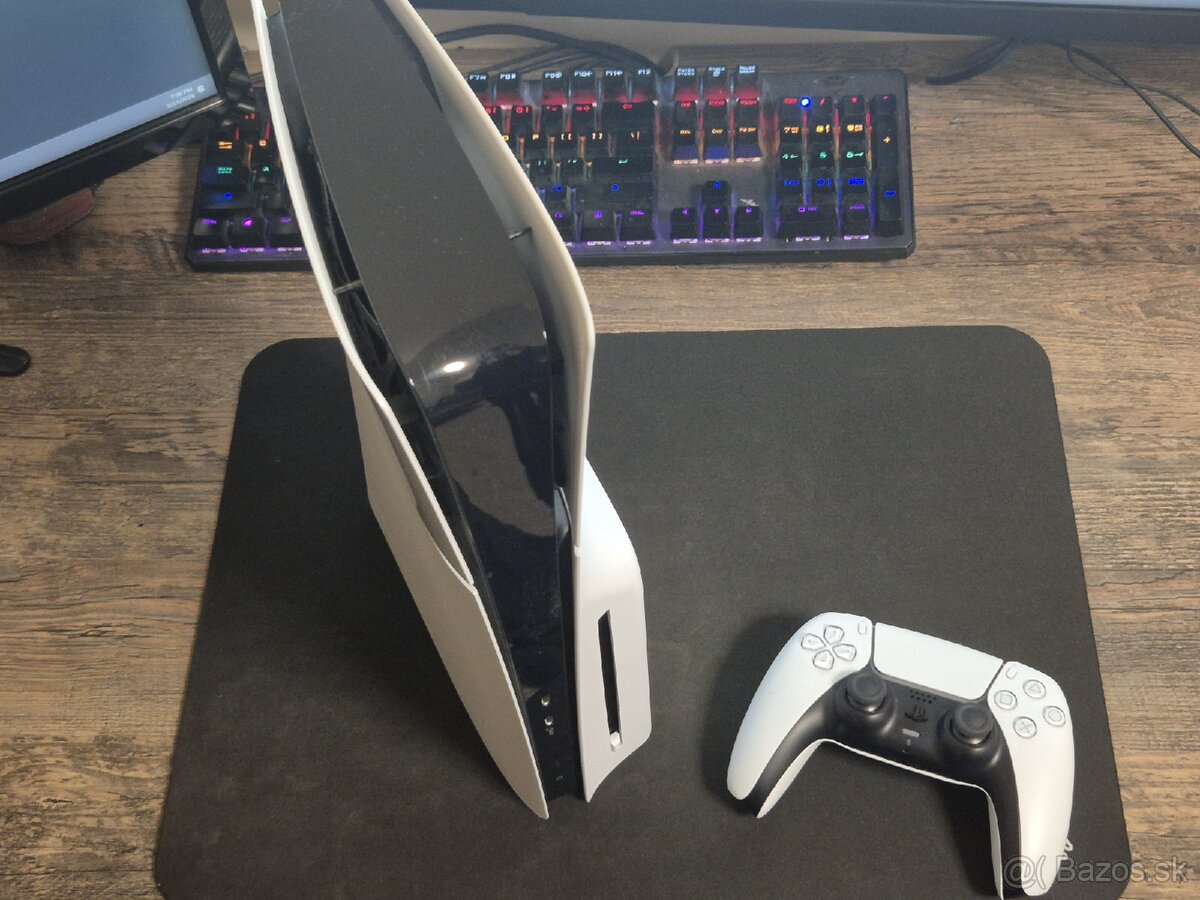 Predám PS5 Slim s mechanikou - 2