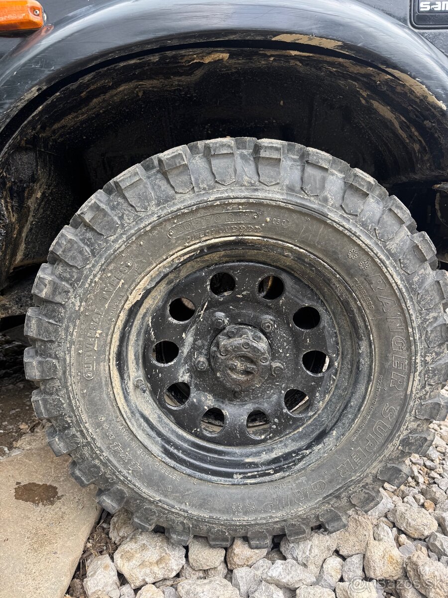 Suzuki Samurai - 2