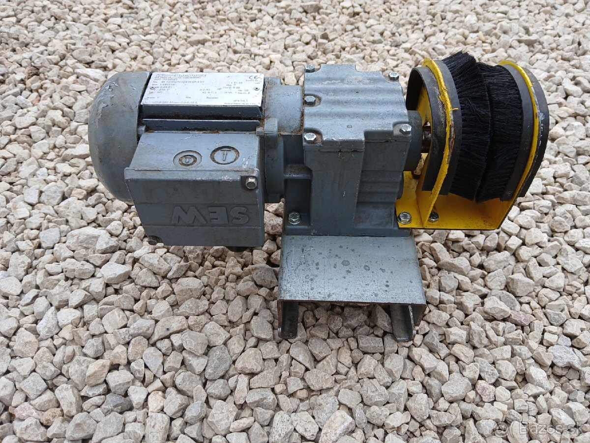 Predam eletromotor s prevodovkou - 2
