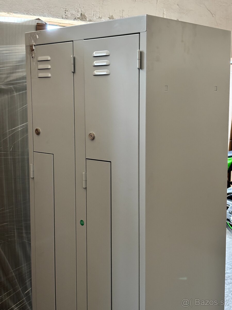 4-dverové šatníkové skrine typu Z - použité - 2