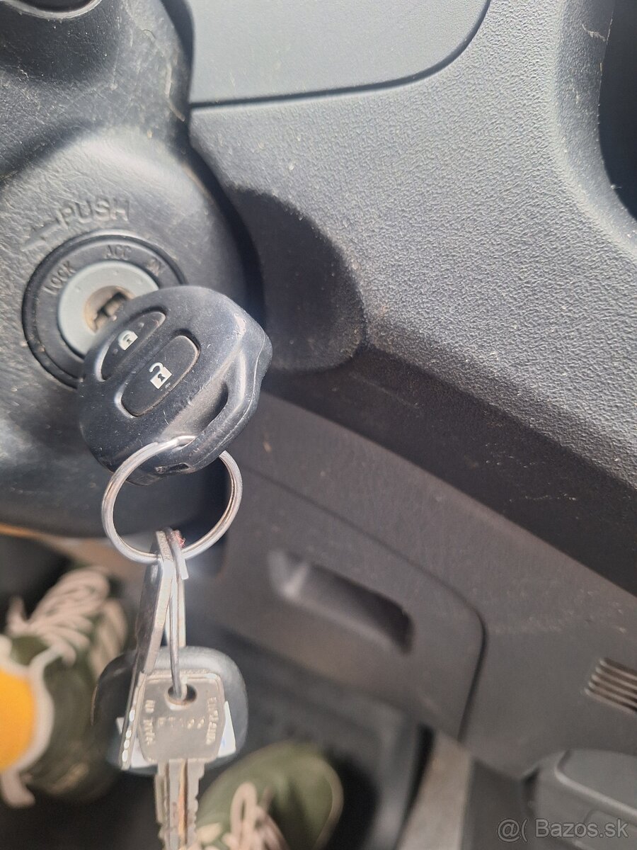 TOYOTA HILUX 2,5 DIESEL 4X4 UZÁVIERKU MA