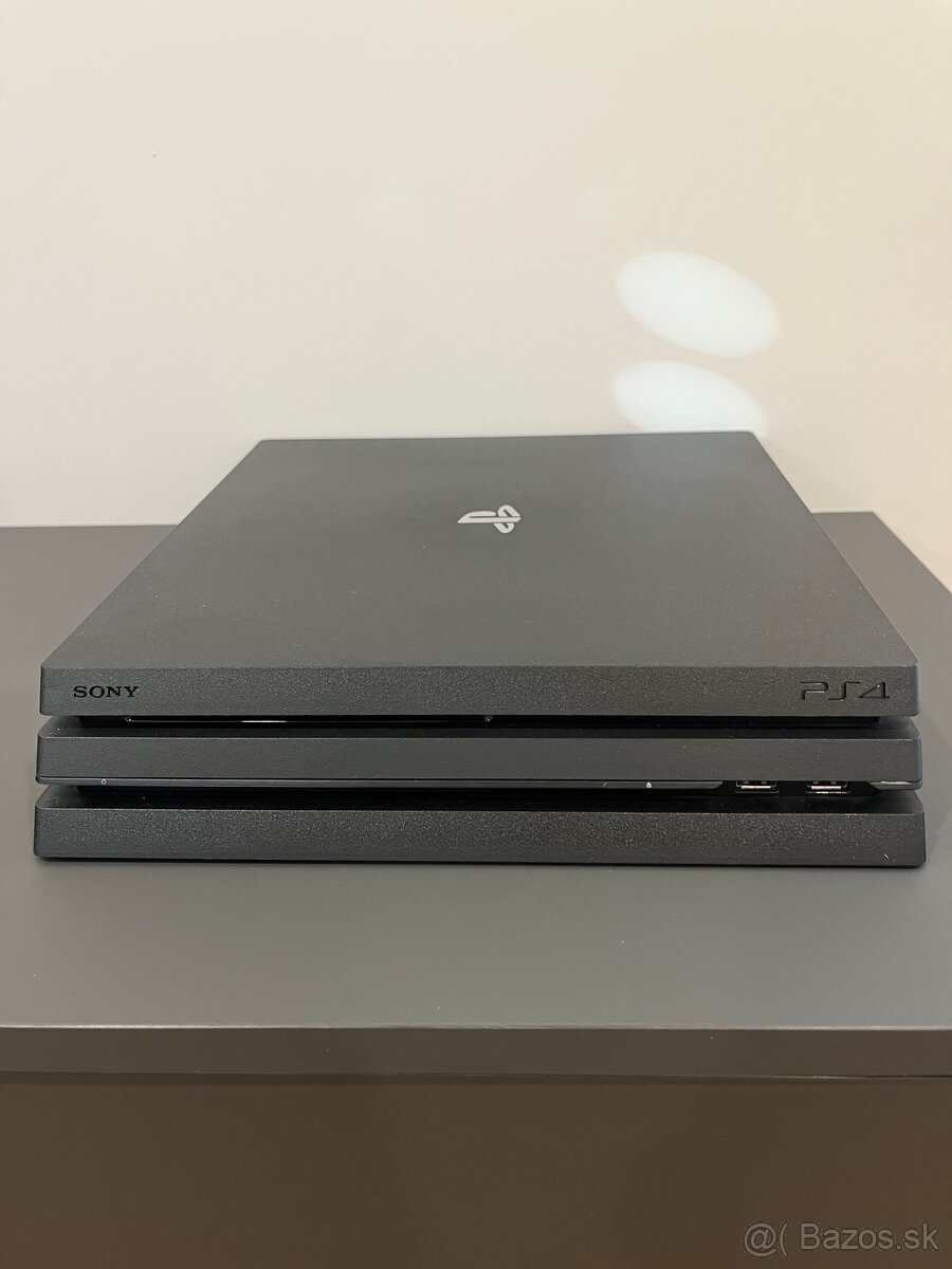 Playstation 4 Pro - 2