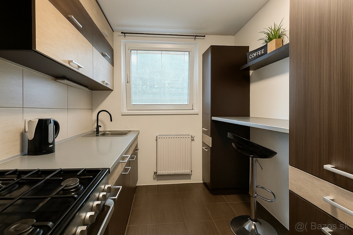 Nepriechodná izba s balkónom - 2