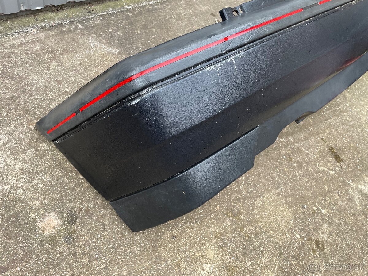 VW Golf 3 zadný naraznik - 2