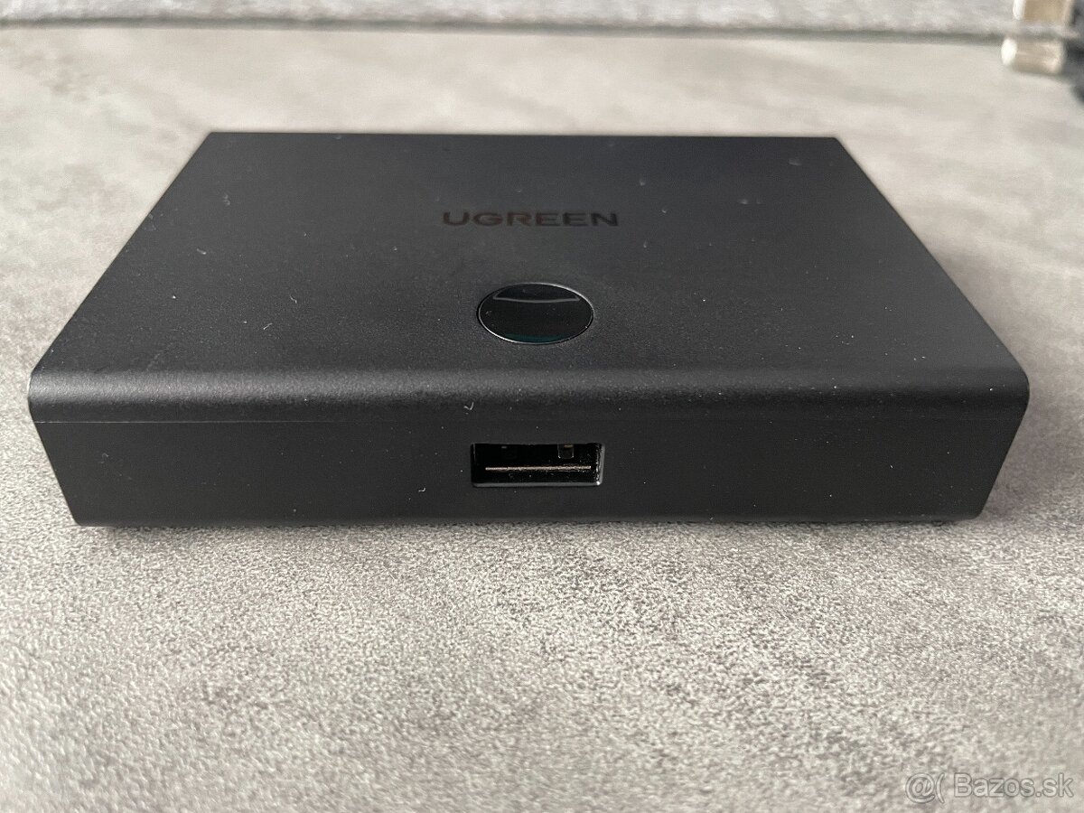 Ugreen USB-A 2.0 2 In 1 Out Sharing KVM Switcher Black - 2