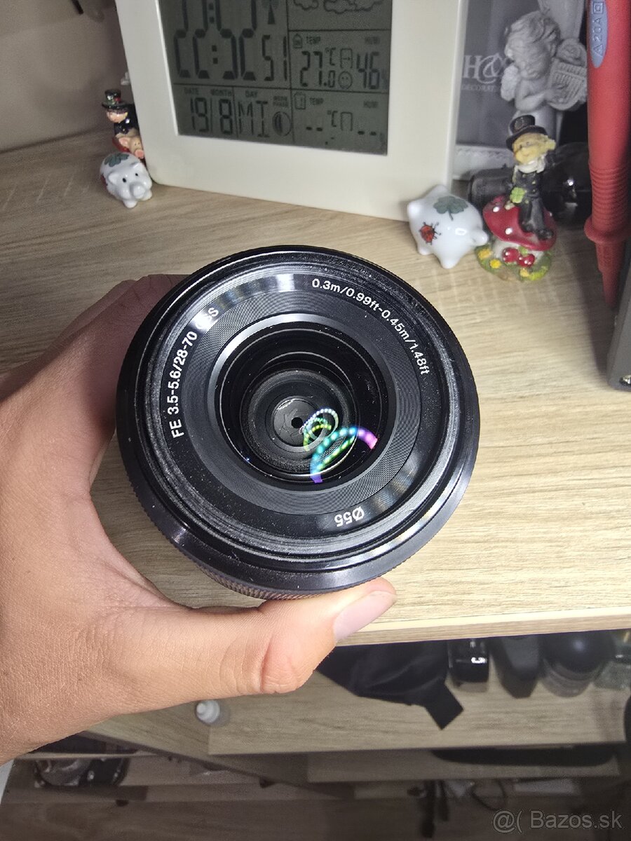 Sony FE 28–70 mm F3.5–5.6 OSS
- 2