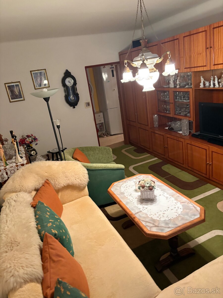 Predám za pár € - 2