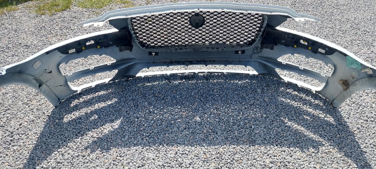 Jaguar f pace x 761 - 2