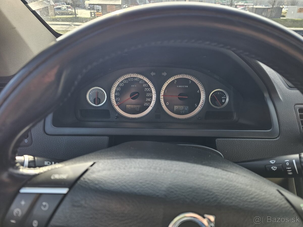 VOLVO XC90 D5 7 miestne 8/2014 - 2