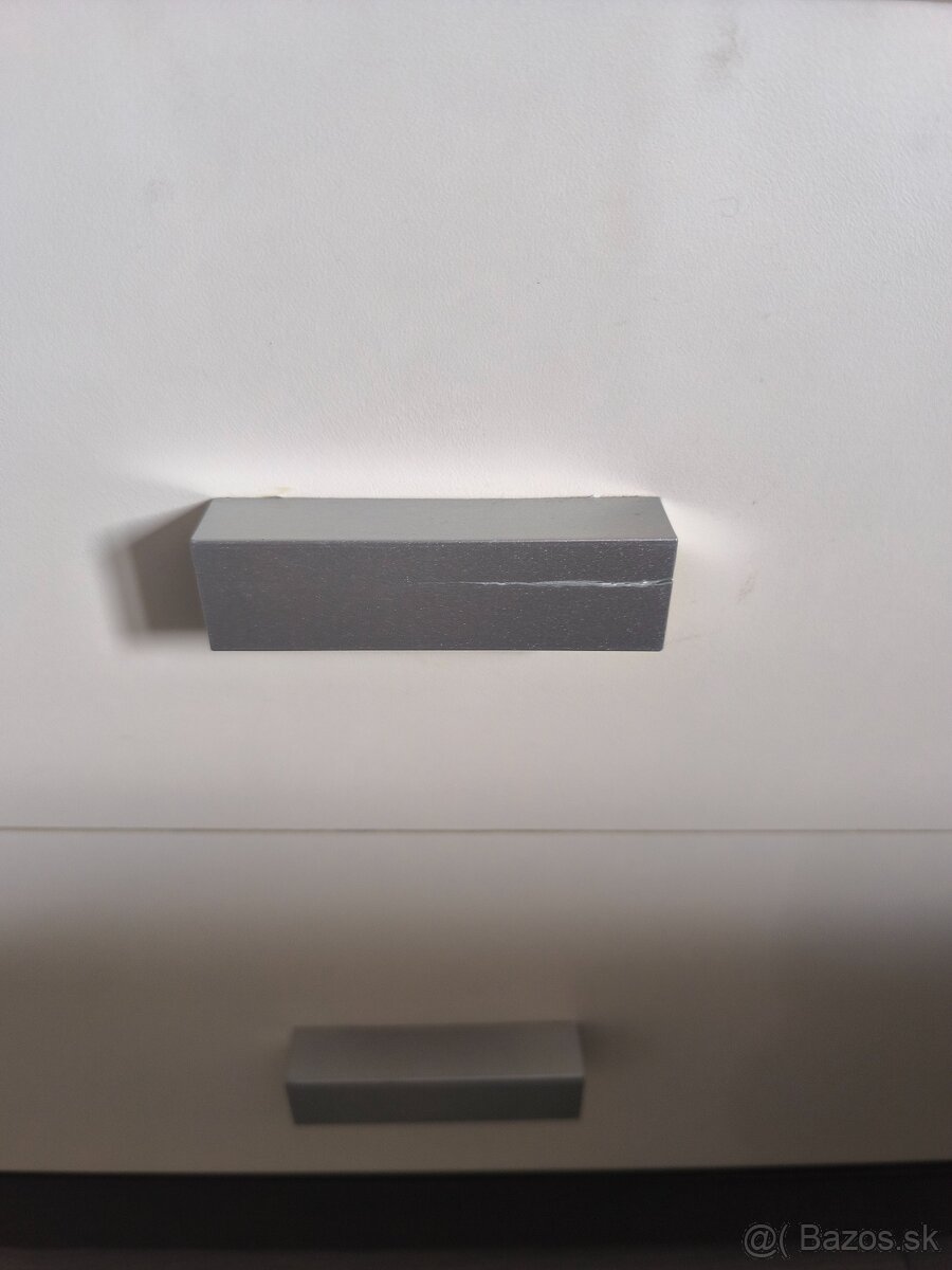 Stolík pod televízor - 2