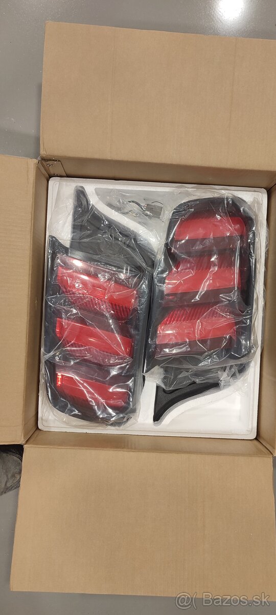 Predám zadné svetlá na mustang - 2