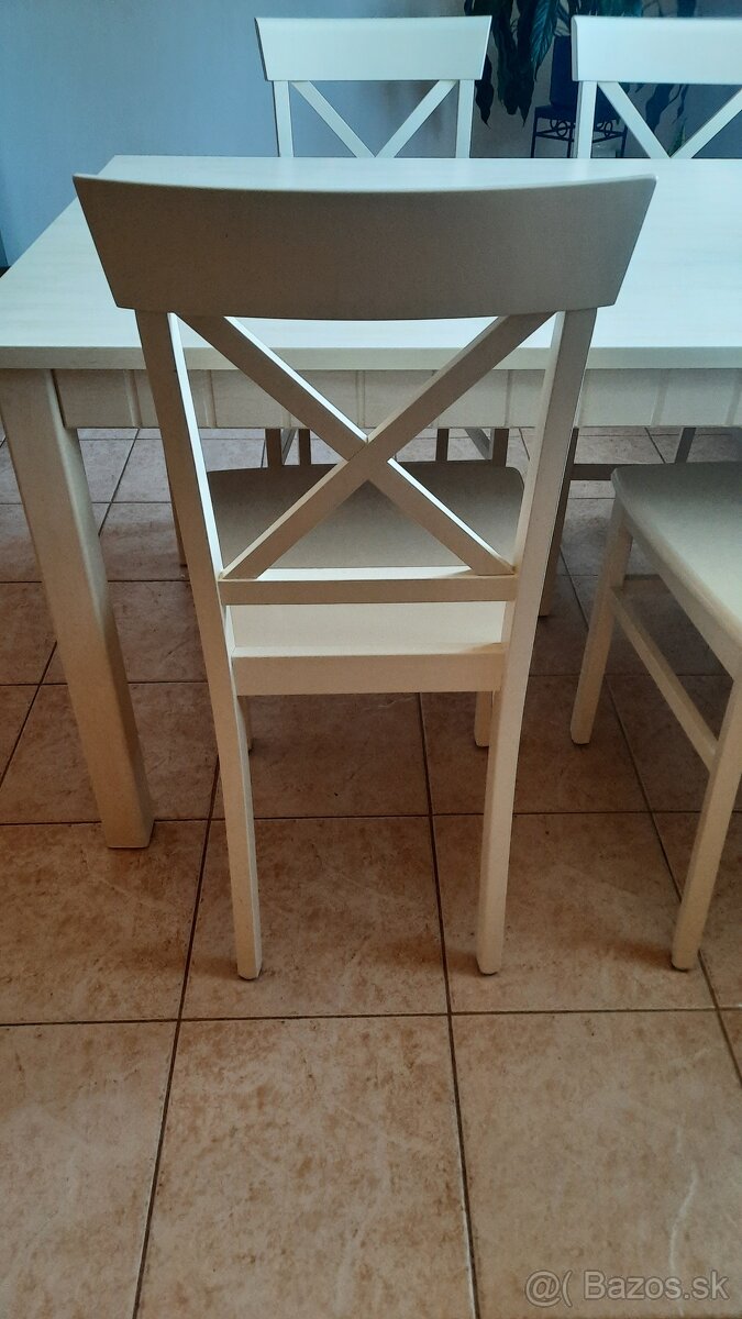 Jedálenský stôl a štyri stoličky - 2