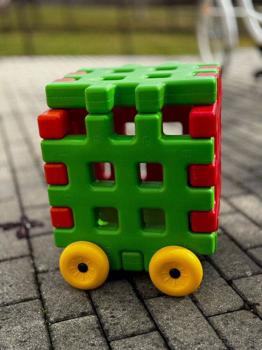 predám stavebnicu veľké kocky 20ks - 2