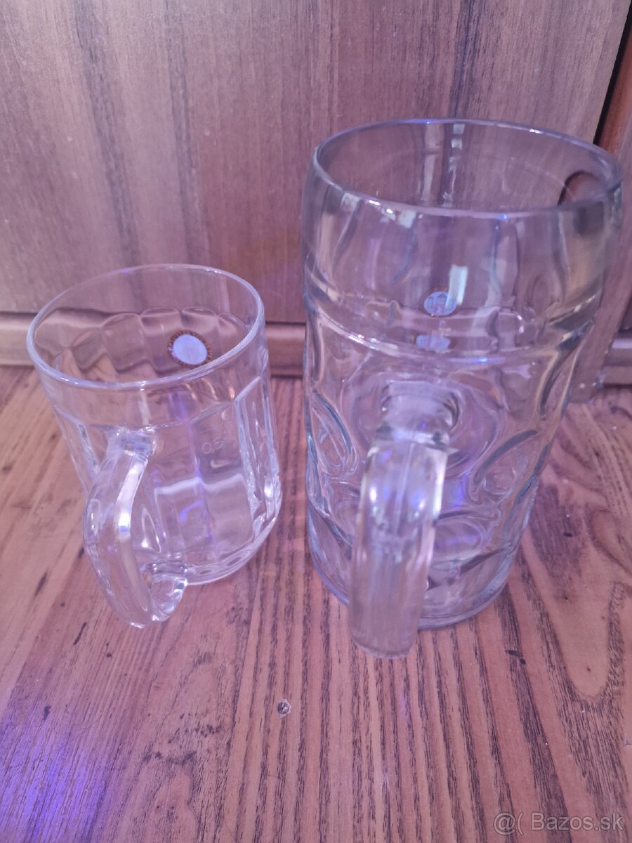 Dva zberateľské pivné poháre Budweiser Budvar. - 2