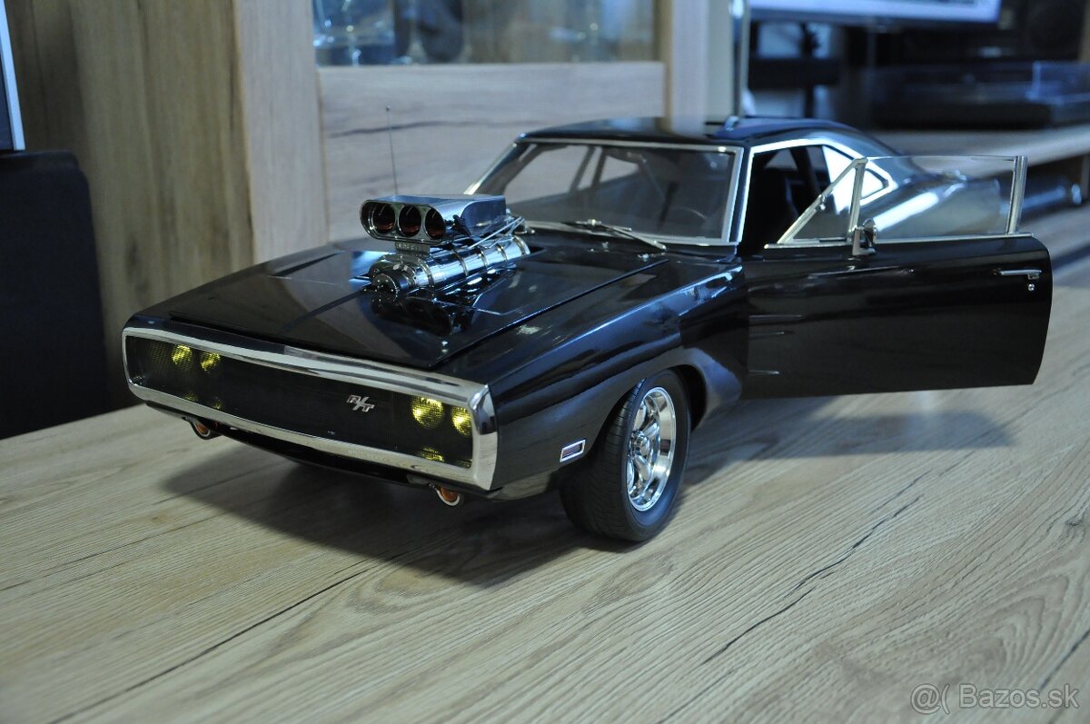 Dodge Charger R/T 1:8 - 2