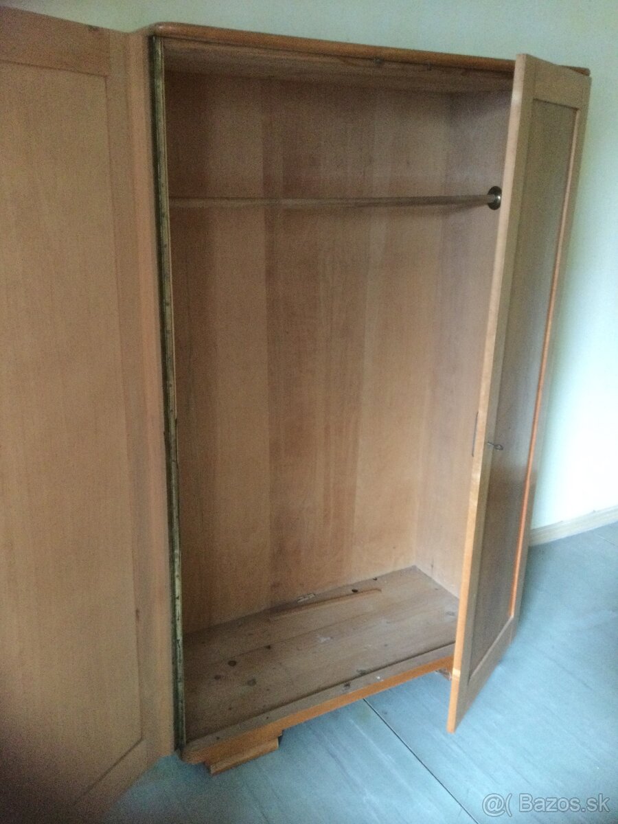 Šatníkova skriňa - 2