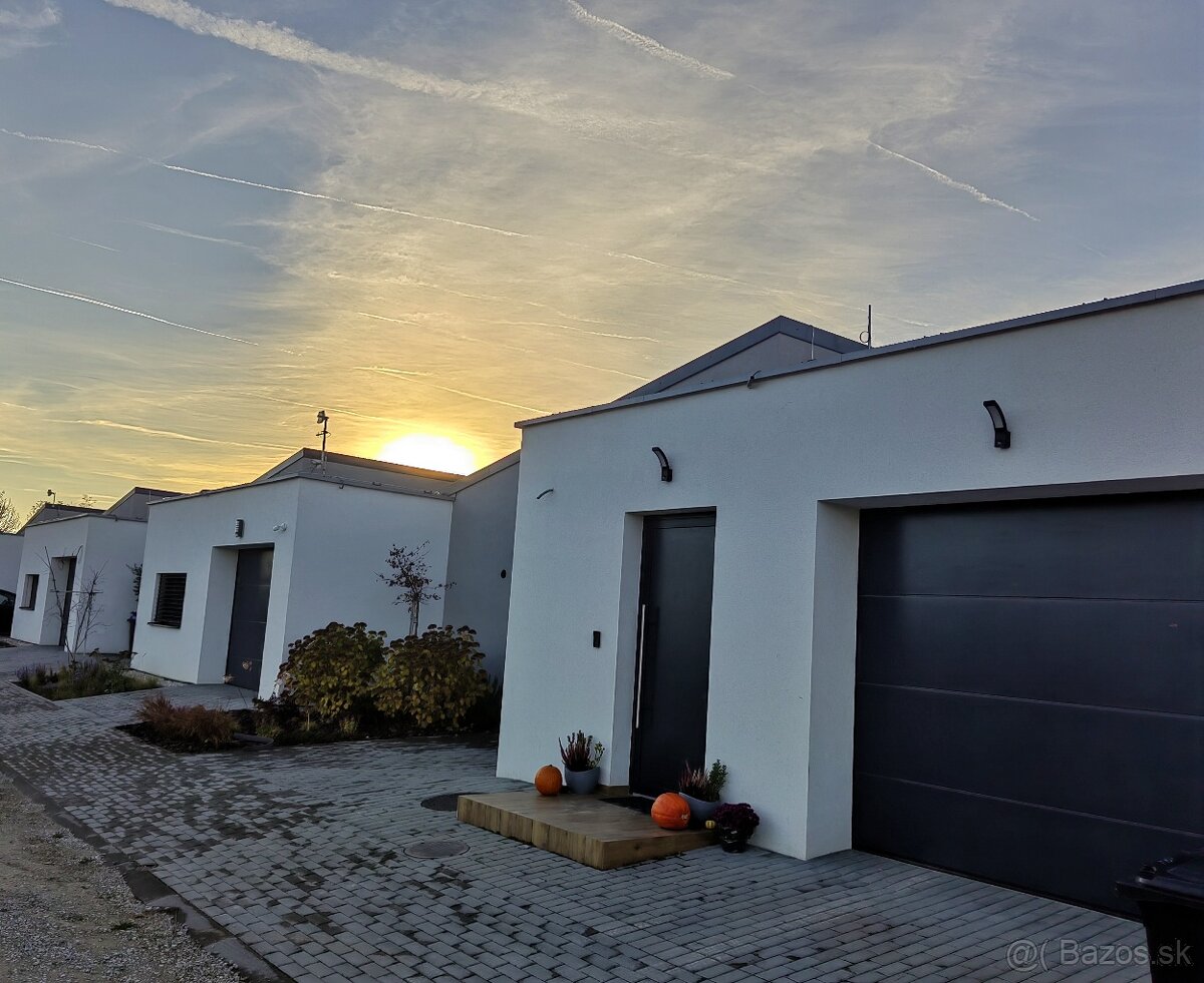 Cena : 269000 € 🏡 Moderné energeticky úsporné 4 domy - 2