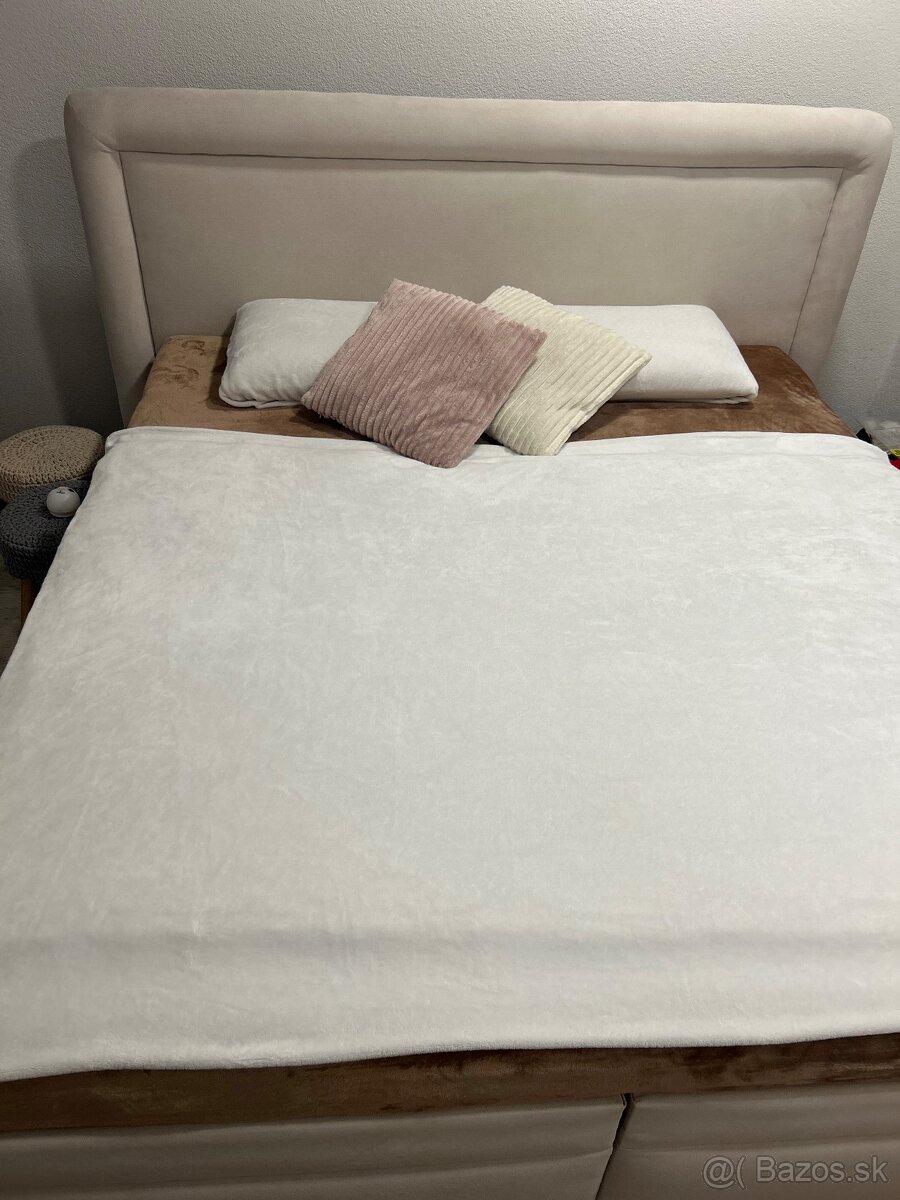 Čalúnená posteľ 180x200 s matracmi - 2