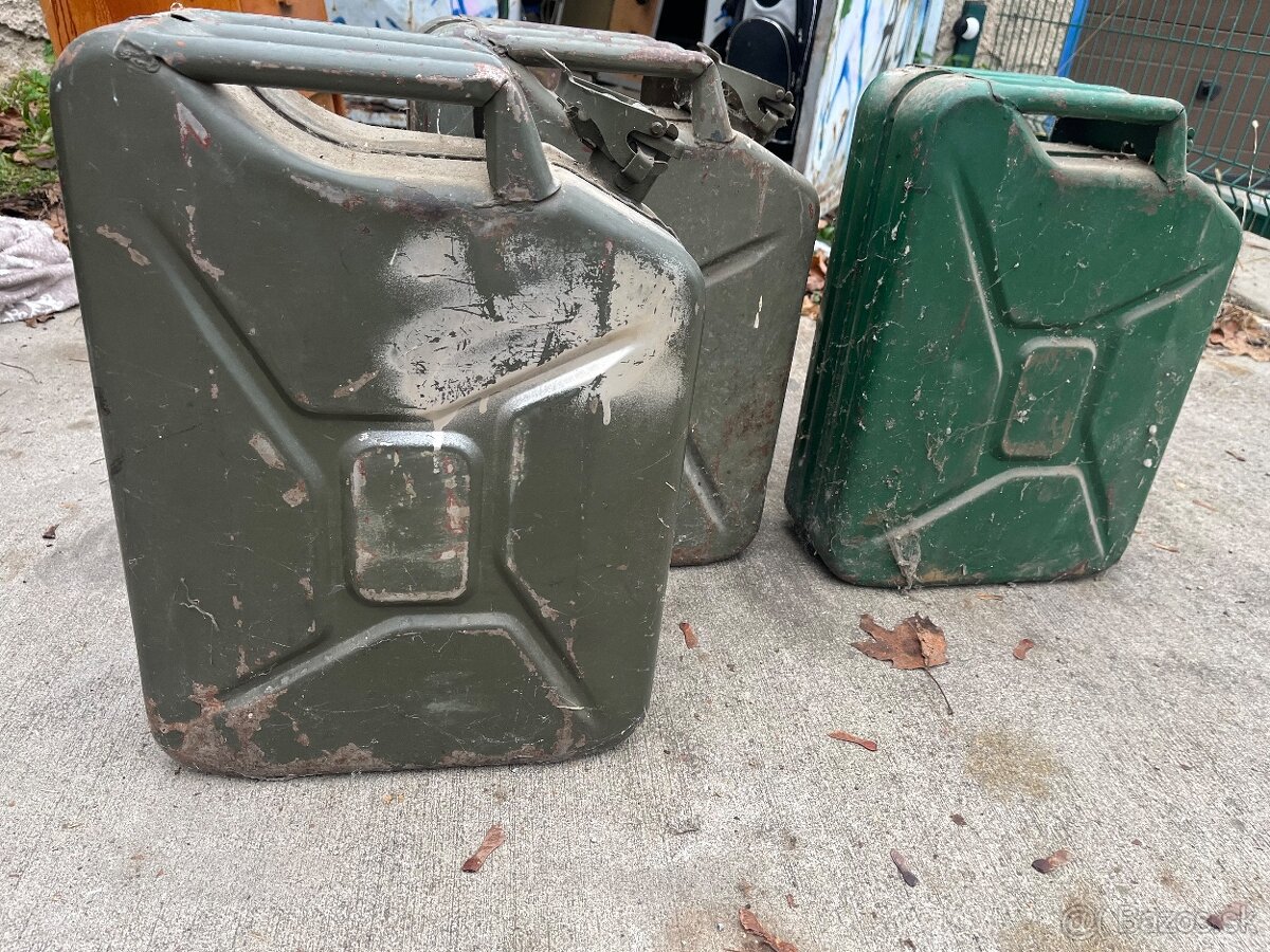 Kanistre na benzím - 2