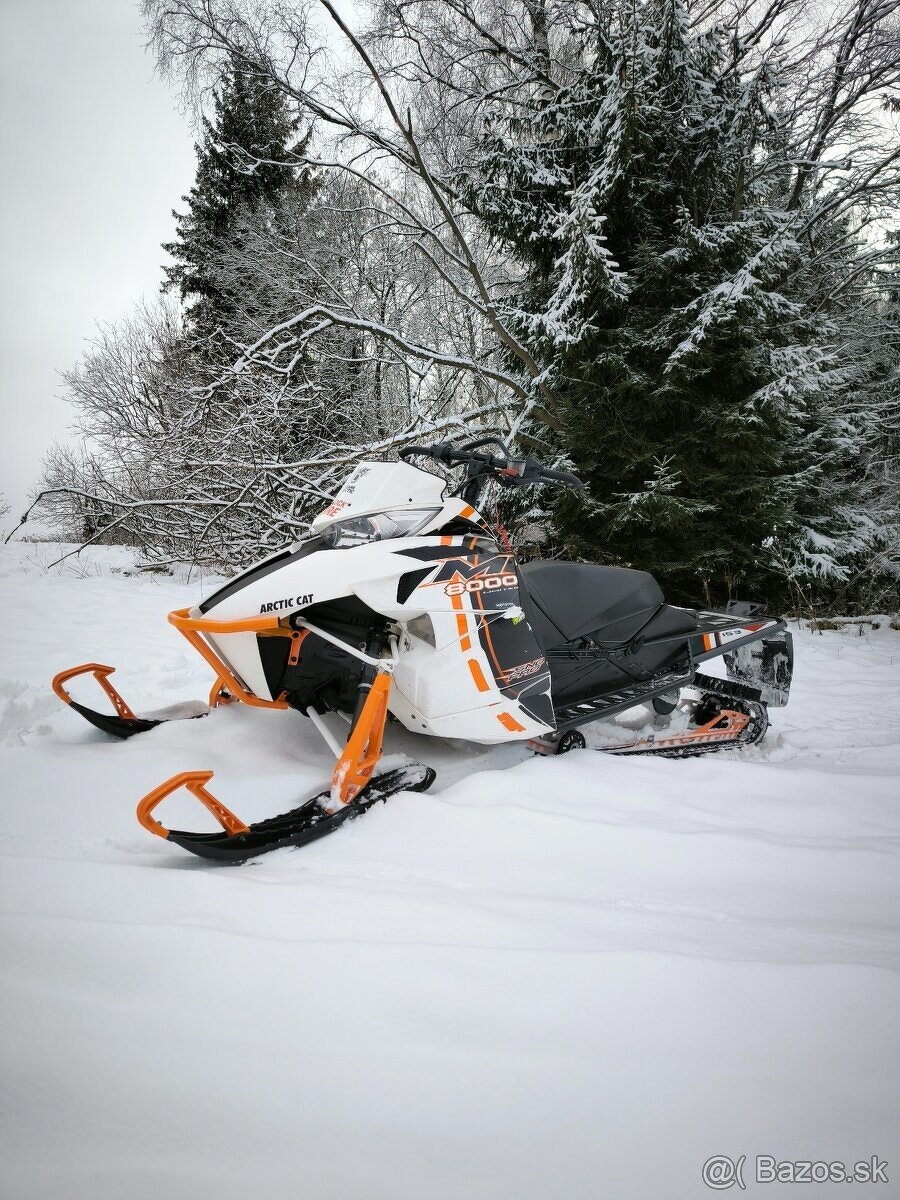 Snežný skúter Artic Cat M8000 - 2