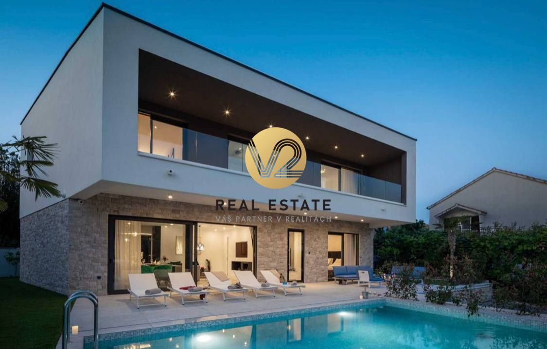 FOR SALE NA PREDAJ exkluzívna vila pri mori, priamo na plá - 2