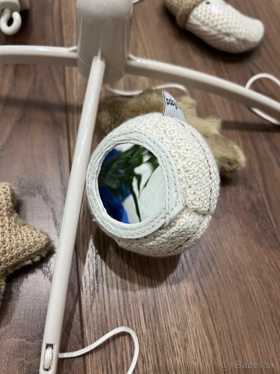 Kolotoč nad postieľku - 2