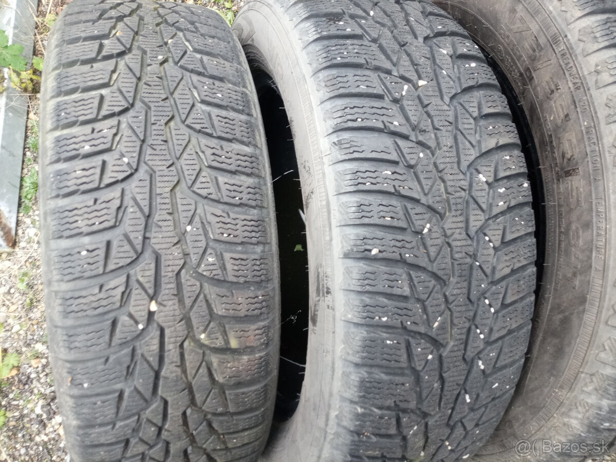 Predam zimne pneu Nokian 175/65 r15 - 2