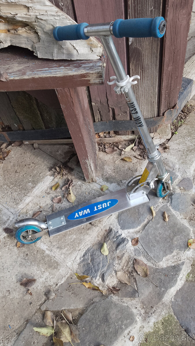 Predám kolobežku,hru petang - 2