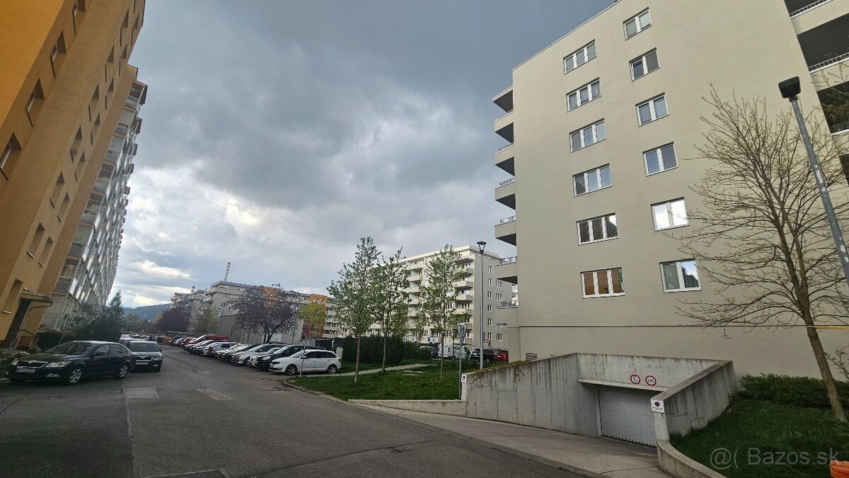 Garážové státie Zelené Vlčince - 2