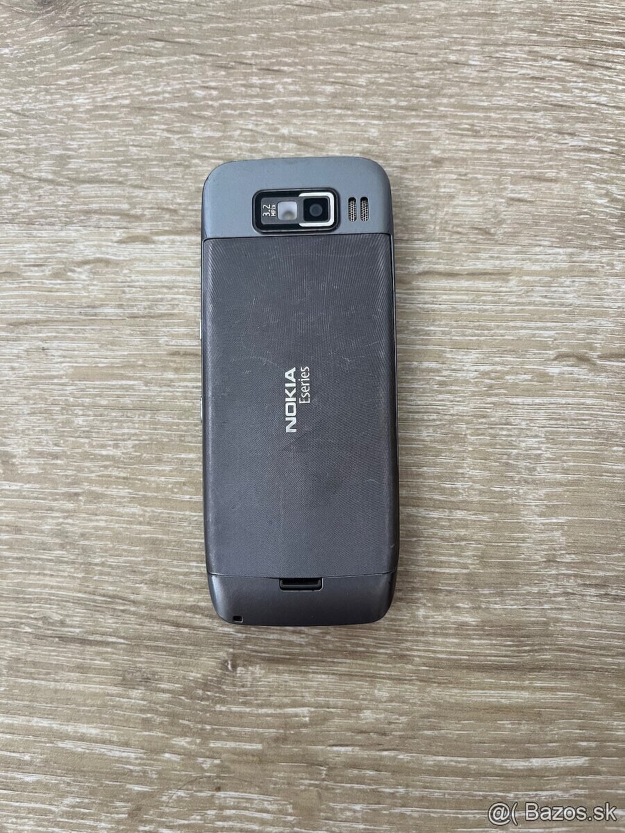 Predam Nokiu E52 - 2