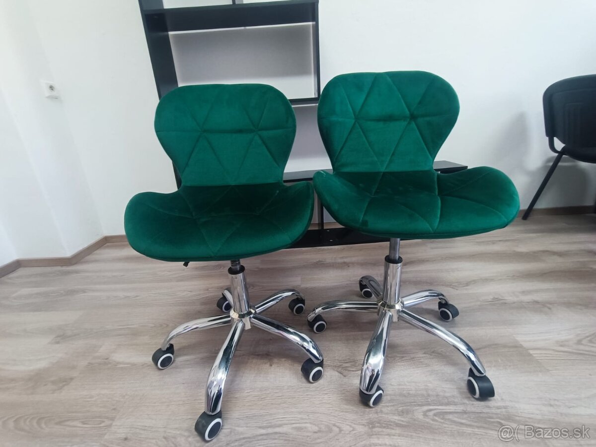 Kancelársky stôl a otočné stoličky - 2