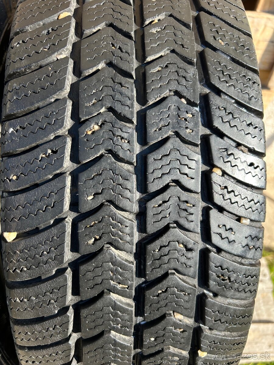 Semperit 215/65/16”C-109/107R - 2