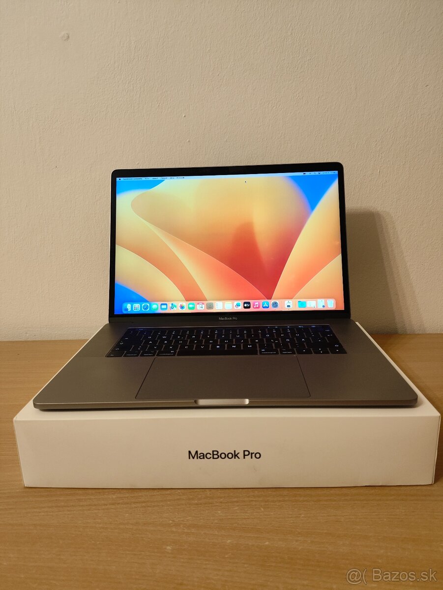 MacBook Pro 15 2017 | i7 • 16GB • 1TB SSD - 2