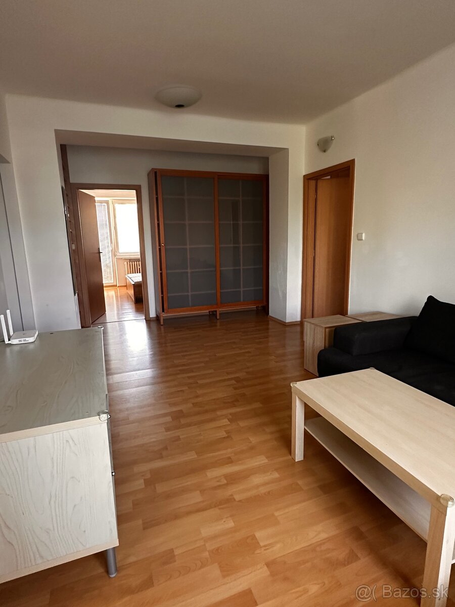 Prenájom 3-izbového bytu v Ružinove - 2
