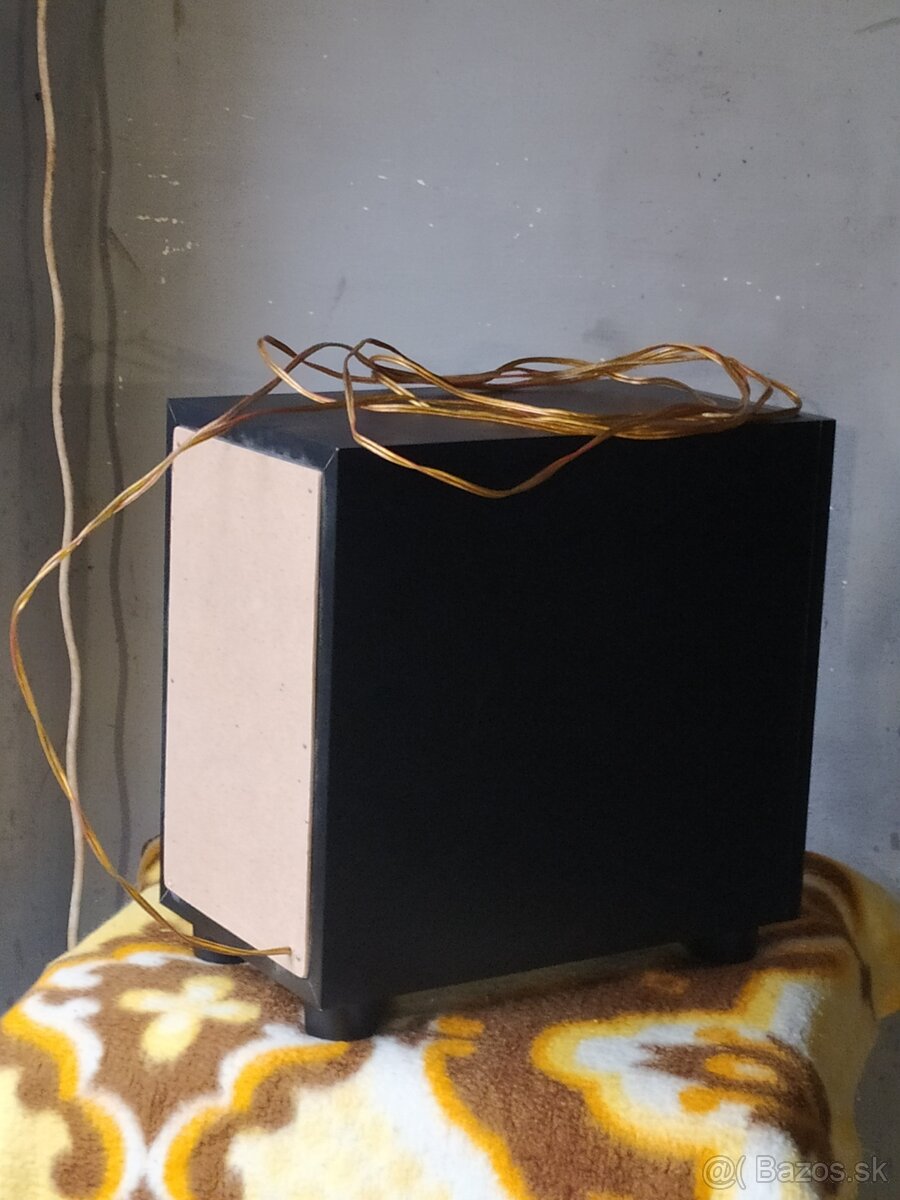 Predám pasívny bandpasový subwoofer CANTON. - 2