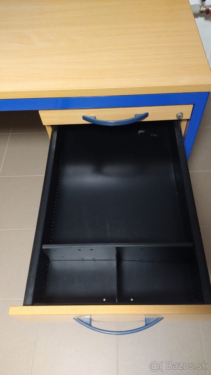 Kancelársky / pracovný stôl - 2