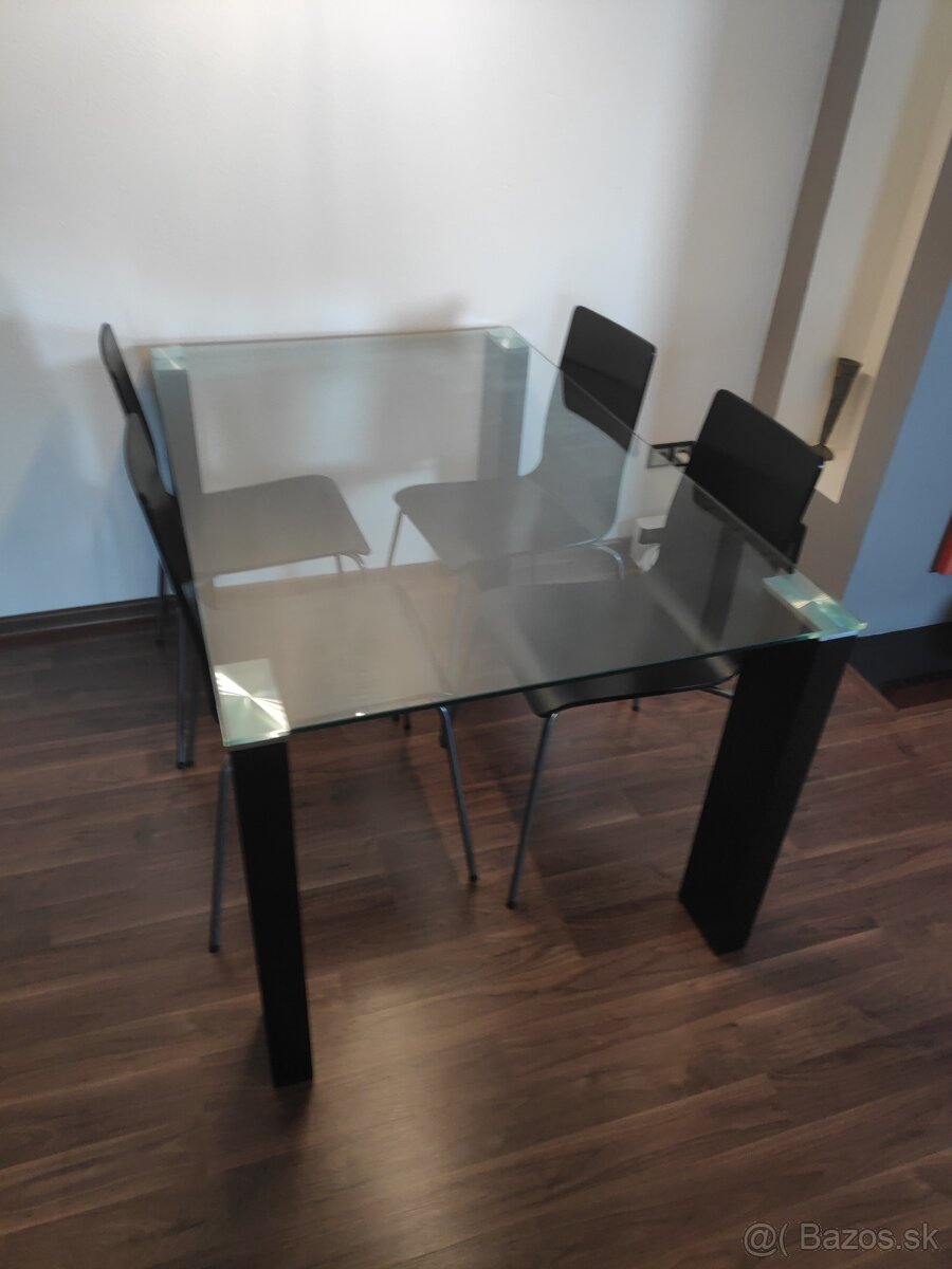 Jedalensky stol so 4 stolickami - 2