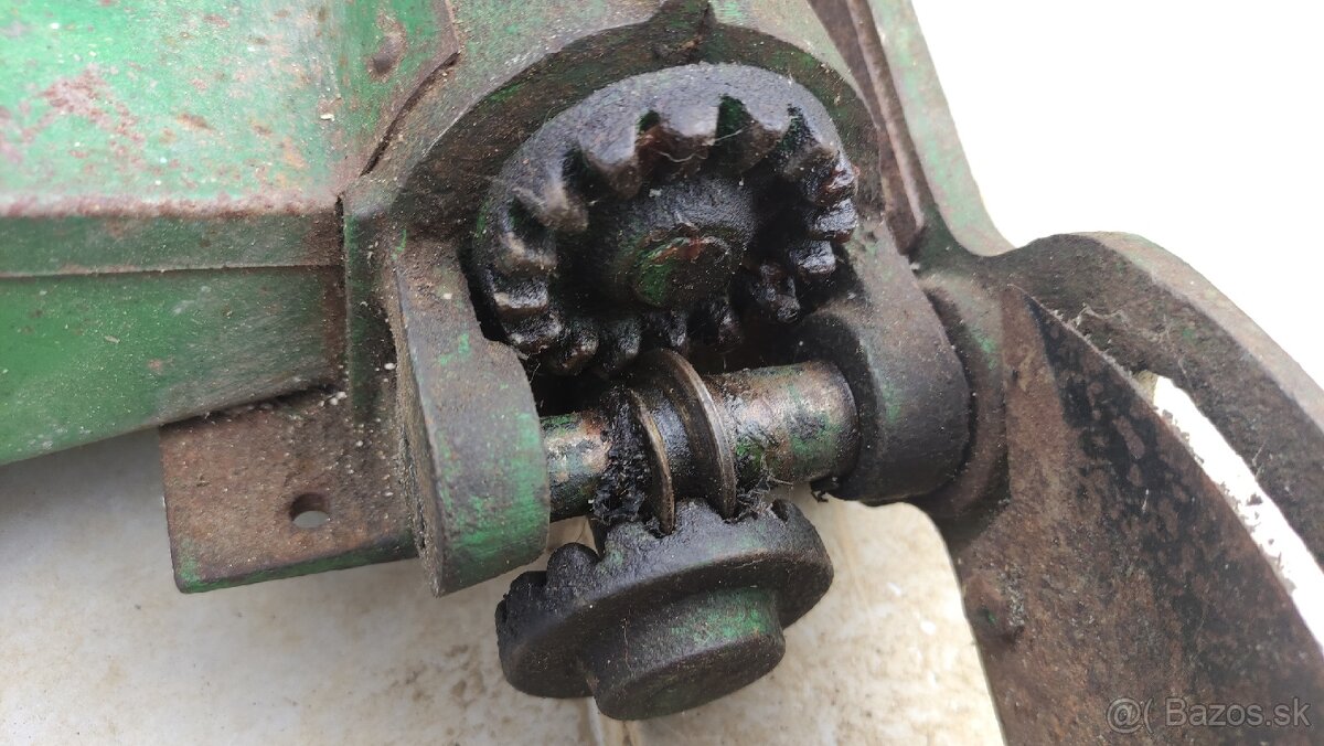 Rezačka žihlavy - 2