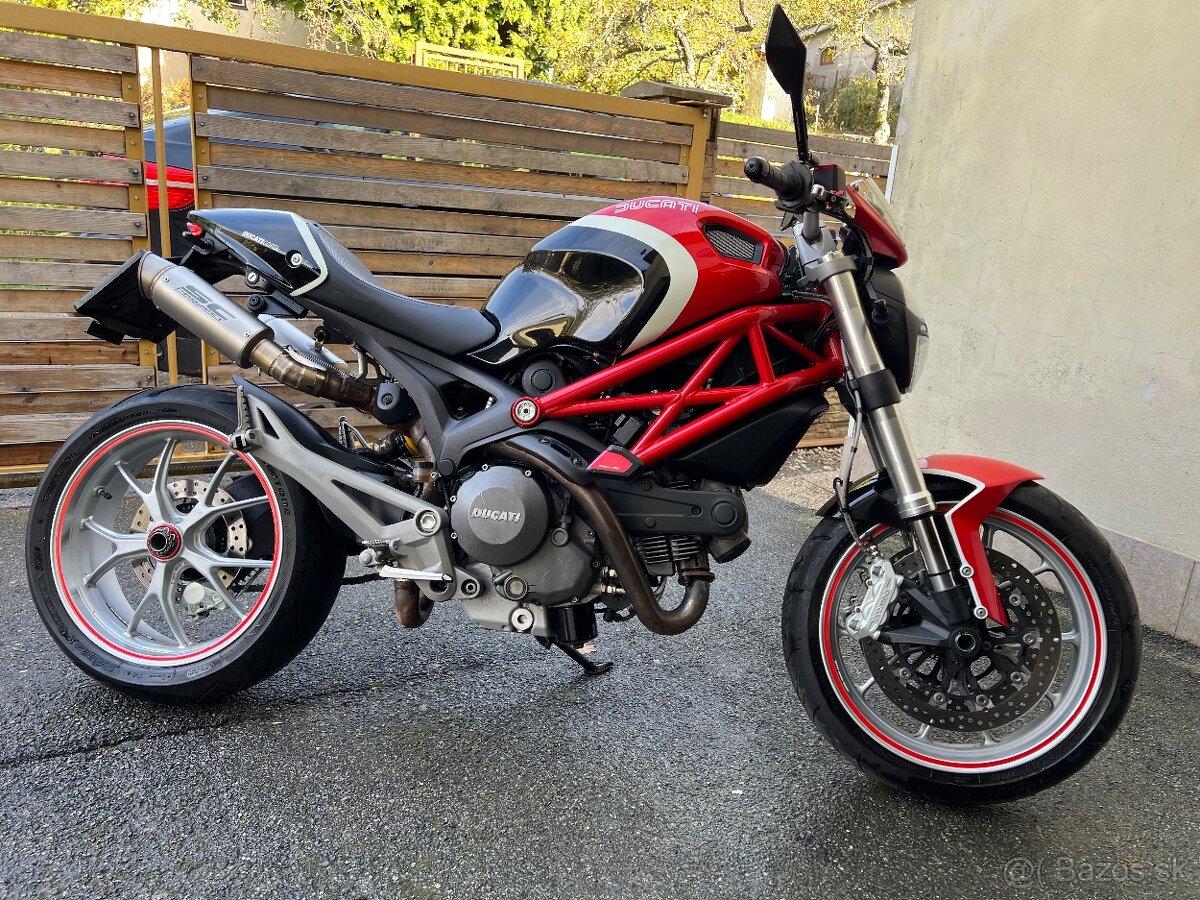 Ducati Monster 796 - 2