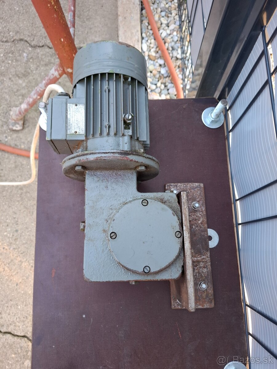 Elektromotor s prevodovkou - 2