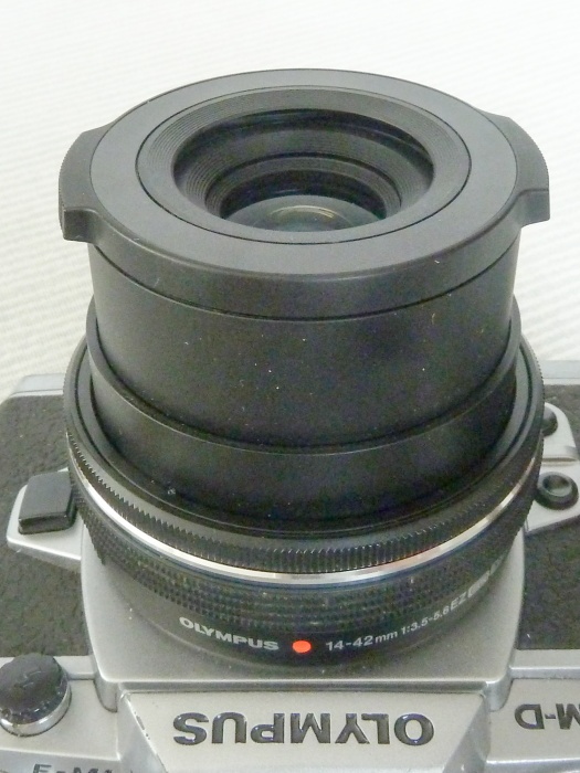 Automatický kryt objektívu LC-37C. - 2