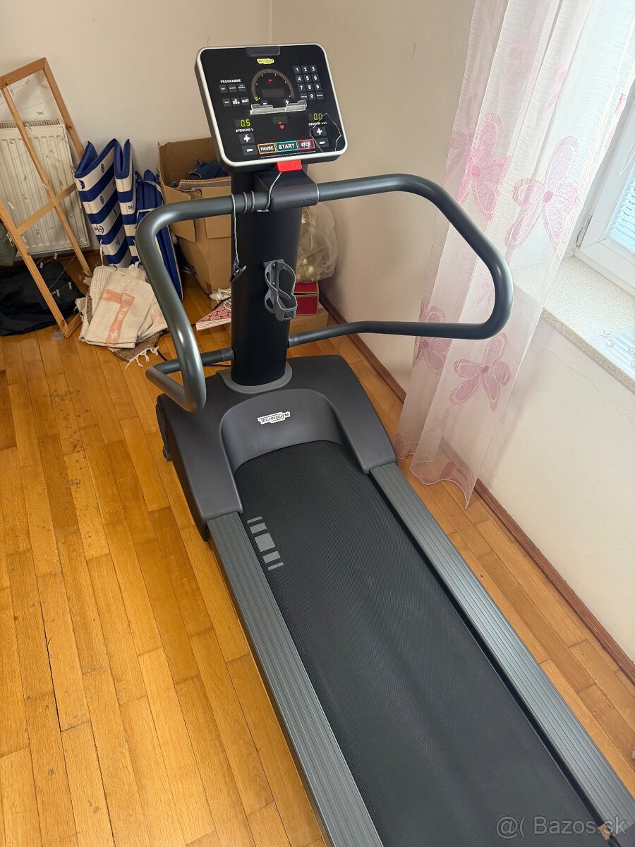 bežecký pás Technogym Run Forma LT - 2