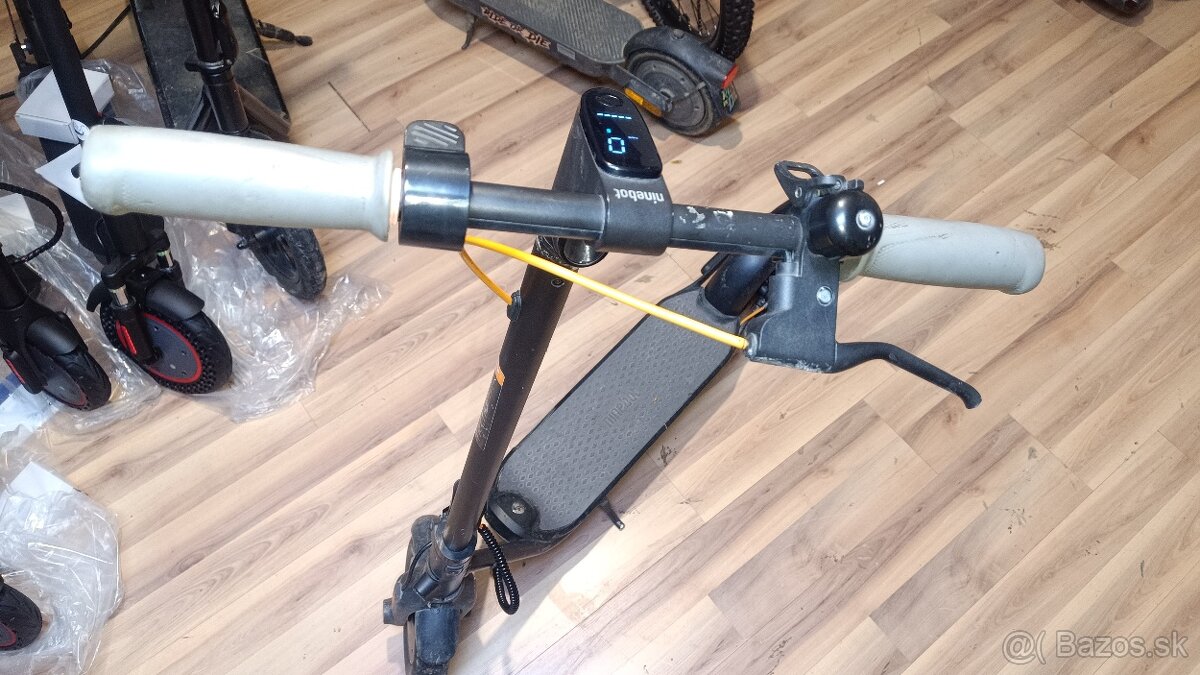 Elektrická kolobežka Ninebot F40 - 2