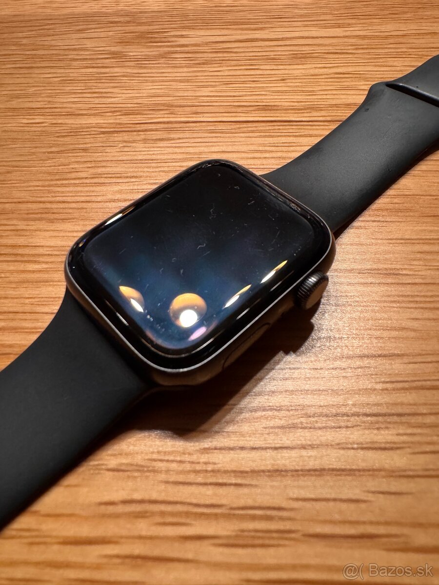 Smart hodinky Apple Watch SE 44mm - 2