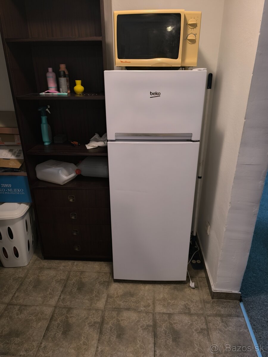 Práčka ,chladnička ,mikrovlnka - 2