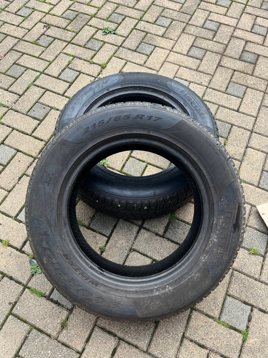 Pirelli Scorpion 215/65 R17 - 2