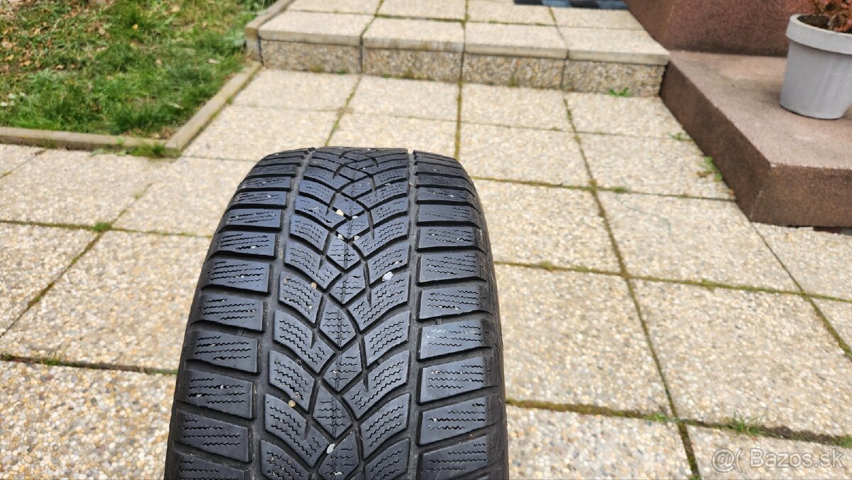 Zimná pneumatika Goodyear 215/45 R16 - 2