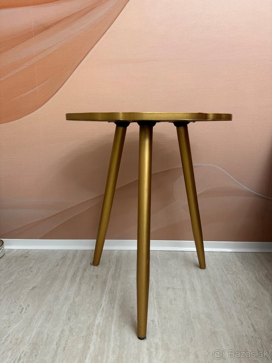 Pekný príričný stolík - 2