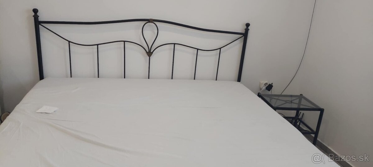 kovova manzelská postel - 2