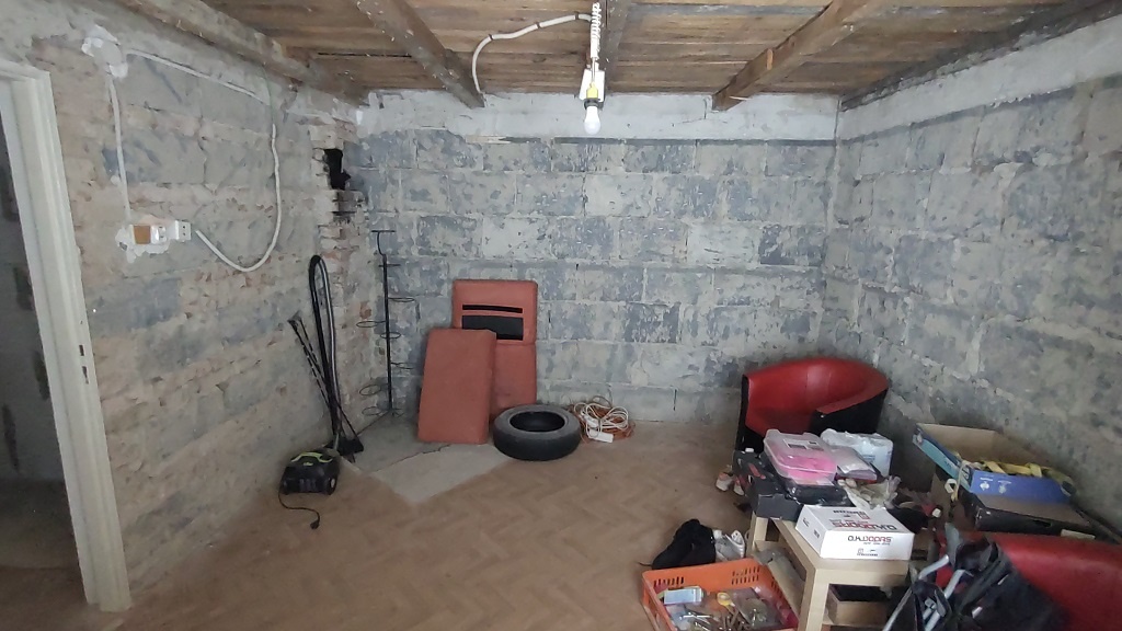 ZÁHRADA V KAVEČANOCH S ROZOSTAVANOU CHATOU - 2